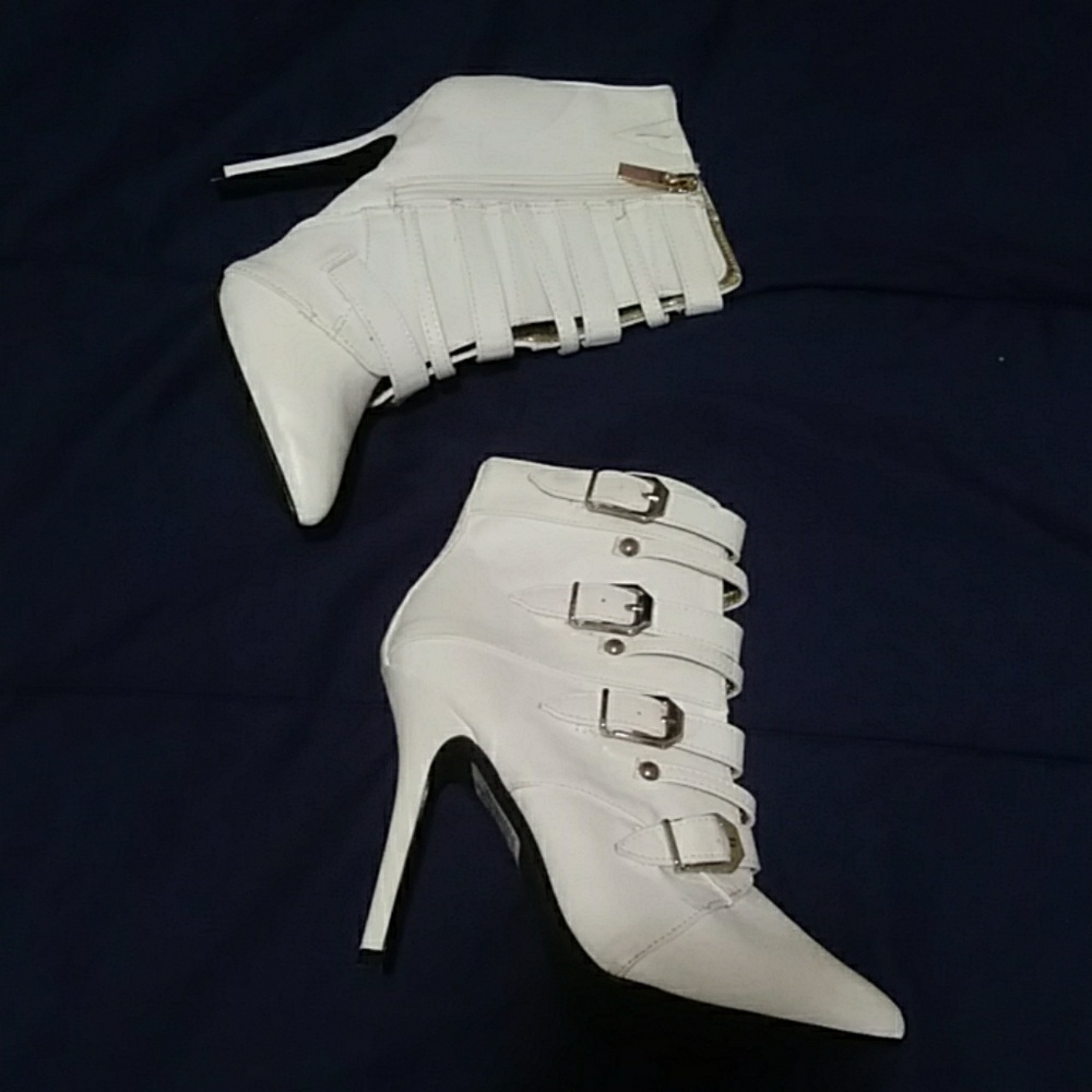 Doll house Ankle boots size 6